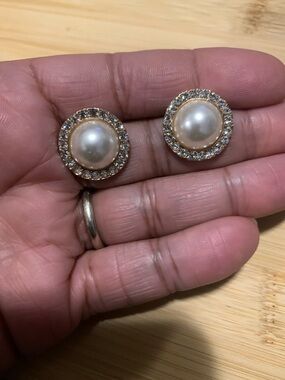 New Classic Pearl and Rhinestone Gold-Tone Stud Earrings - Cream